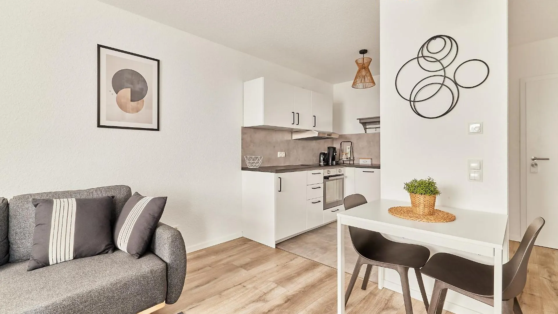 Moderne Stilvoll Eingerichtete Neubauwohnung Mannheim Apartment